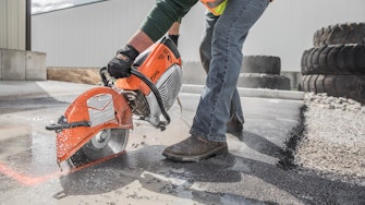 Construction  worker using the TS 700 STIHL Cutquick? on concrete
