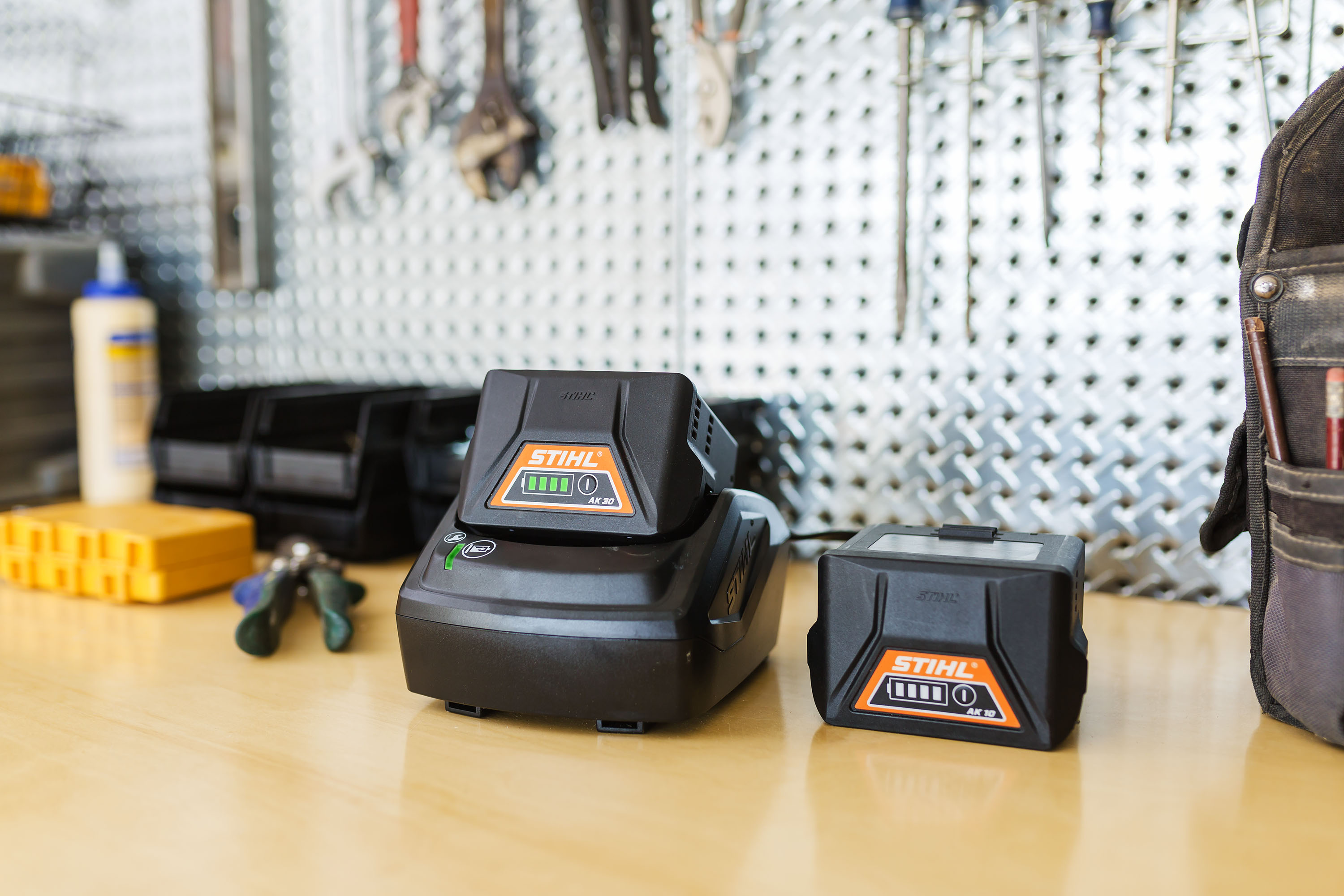 【超美品】Stihl　バッテリー　AP80 Stihl AP-80: Lithium Ion Battery, 36 V, 76