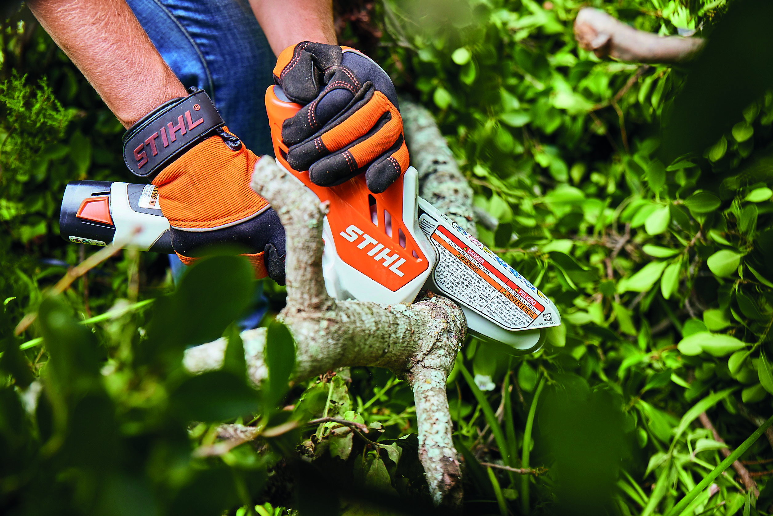 Handheld store chainsaw stihl