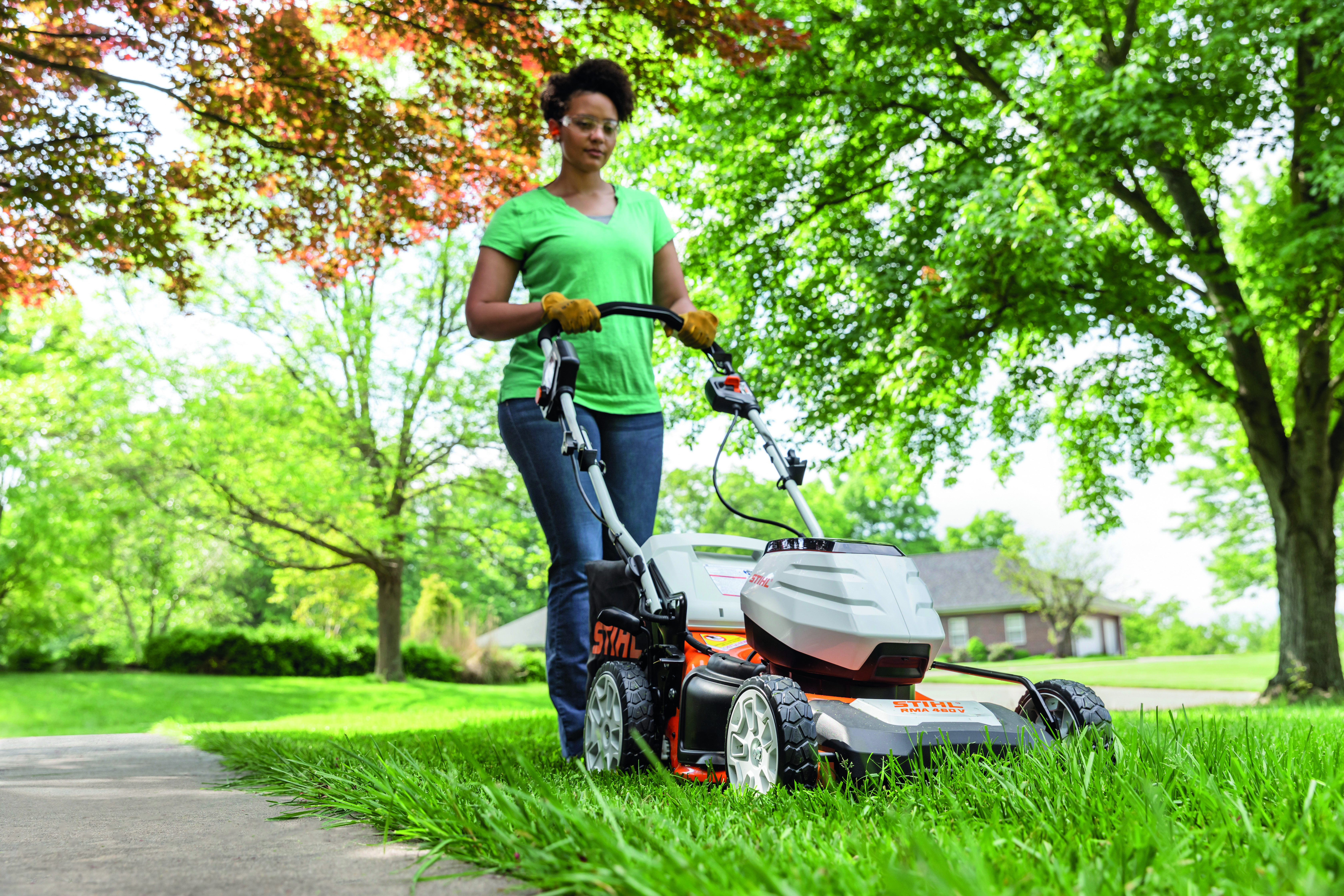 STIHL Self Propelled Lawn Mower Technology