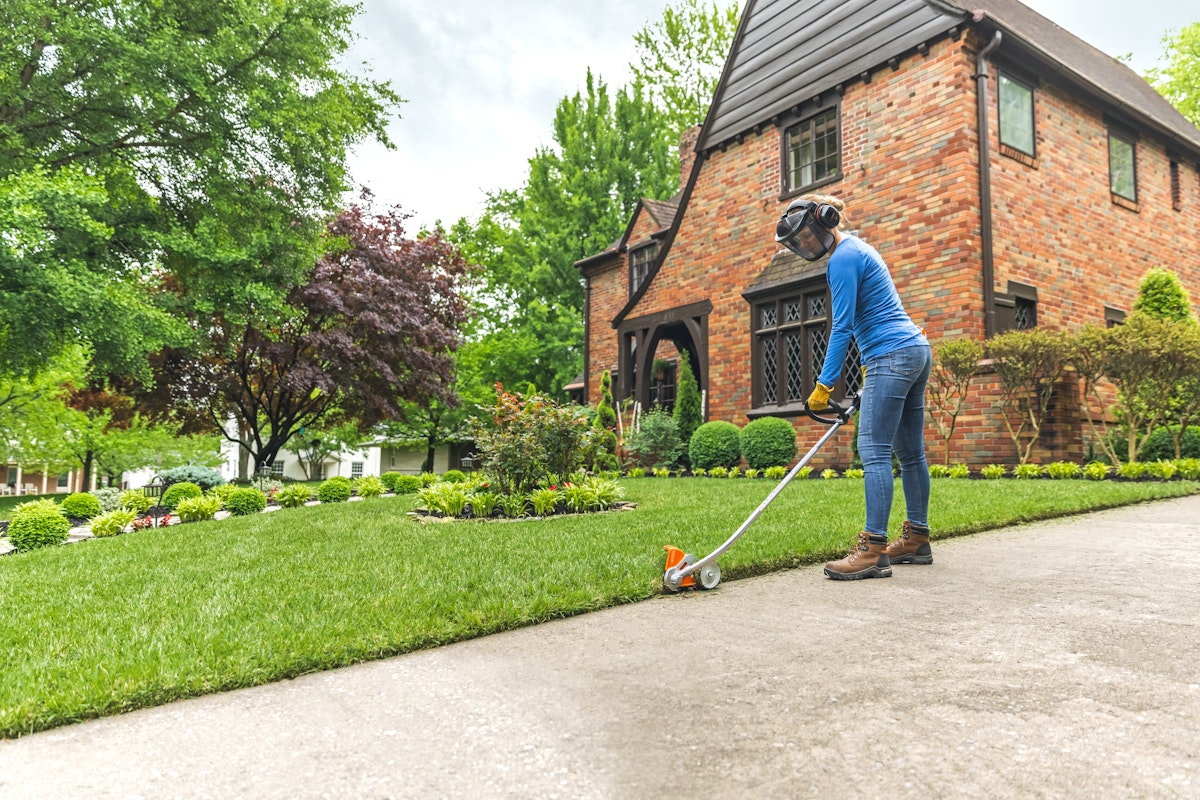 How to Use an Edger How to Start an Edger STIHL USA