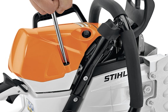Manually decompressing MS 462 chainsaw valve