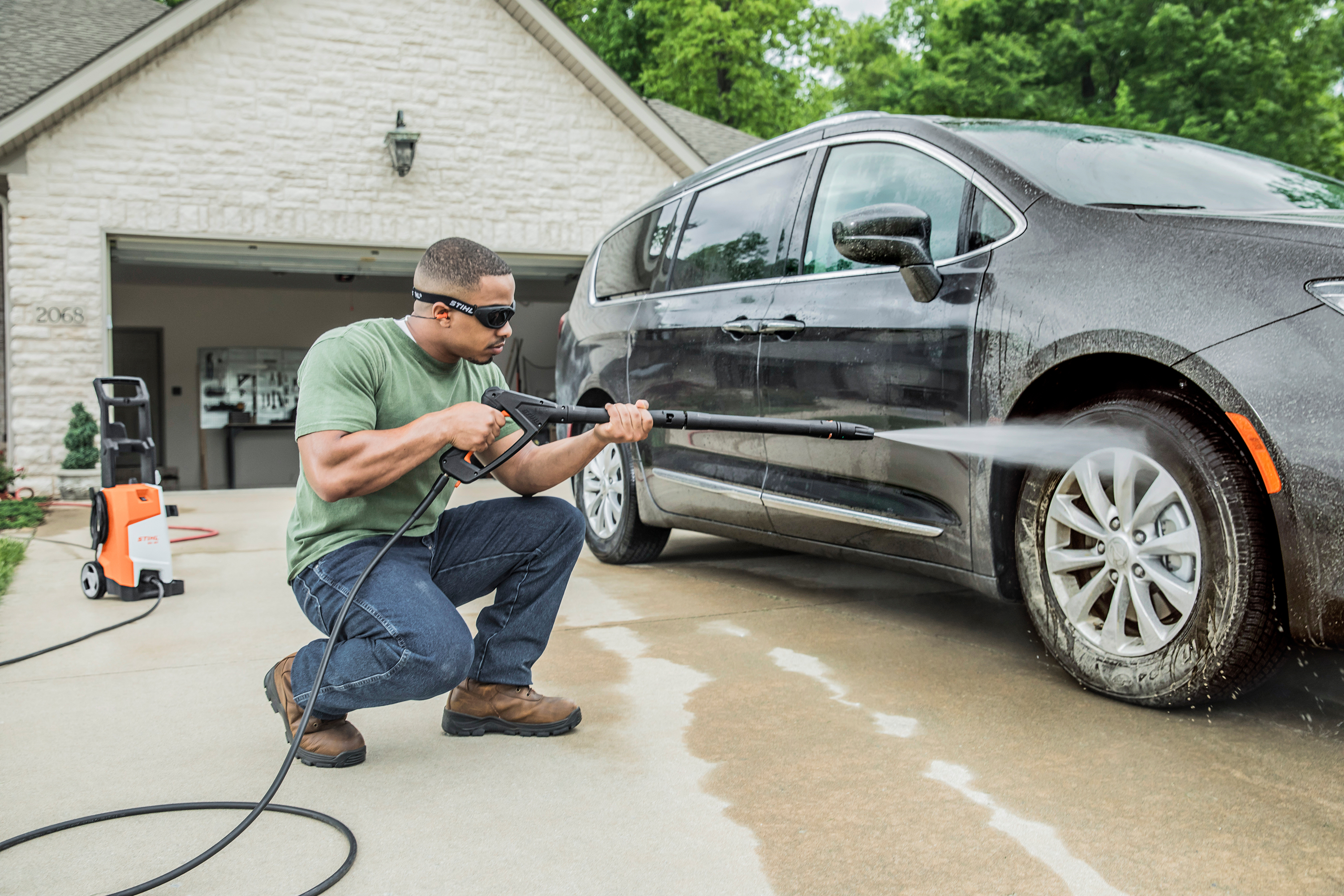 How to Clean Vehicles With a Pressure Washer
