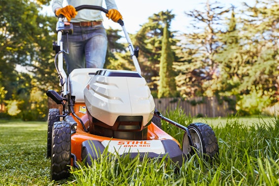 Person mowing with the STIHL RMA 460.