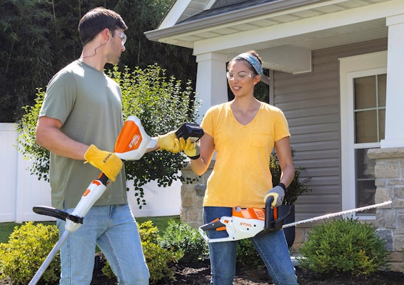 Couple exchanging STIHL battery for their tools