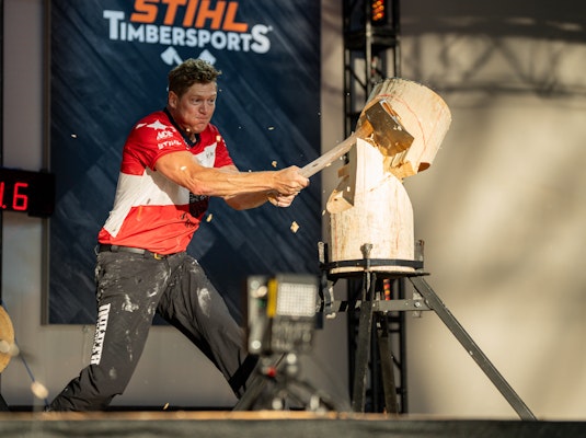 STIHL Timbersports® competition man using axe to chop through log