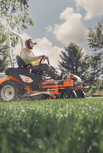 Professional Landscaper Mowing Grass with RZ 560 K