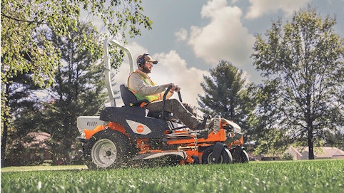 Professional Landscaper on RZ 560 K