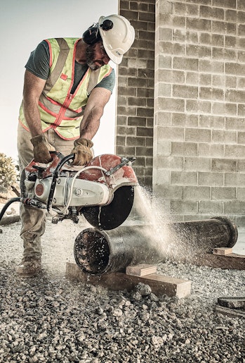 Professional construction worker cuts metal pipe with TS 420 STIHL Cutquick® Cut-Off Machine